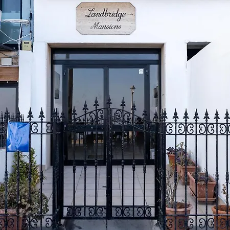 A Stylish Seaside St. Paul's Bay