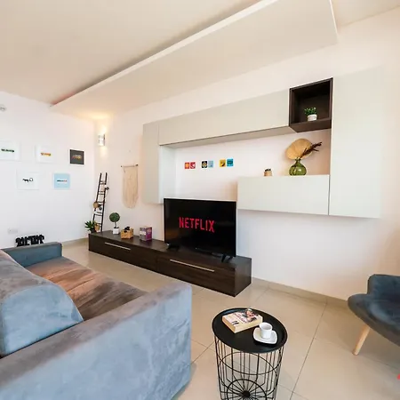 A Stylish Seaside Daire *