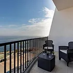 A Stylish Seaside In Сент-Полс-Бей