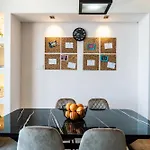 A Stylish Seaside In Apartman
