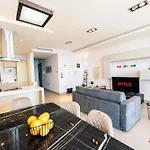 Apartman A Stylish Seaside In *