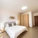 A Stylish Seaside In San Pawl il-Baħar
