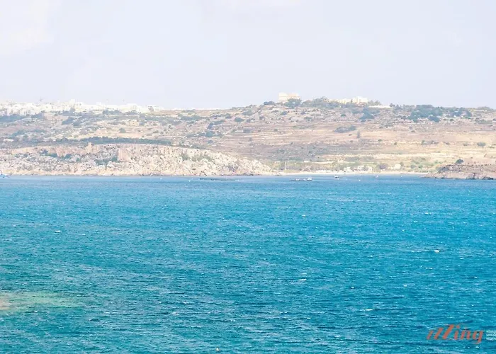 A Stylish Seaside Apartament