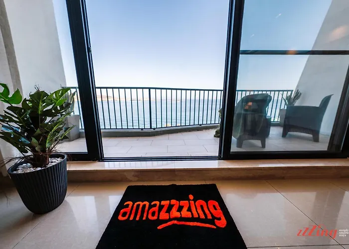 A Stylish Seaside Apartament *