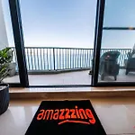 A Stylish Seaside In Apartament *